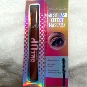 "SIZE UP" FALSE LASH EFFECT MASCARA by PEARL WORLD in COLOR--BLACK $12.99